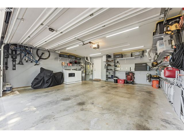 8315 Sw LA MANCHA Ct, Portland, OR 97224