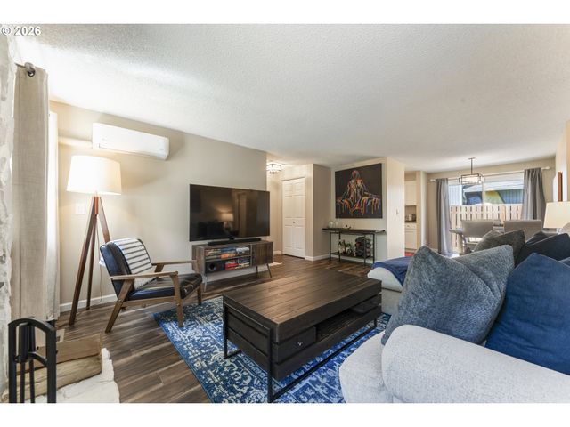8315 Sw LA MANCHA Ct, Portland, OR 97224