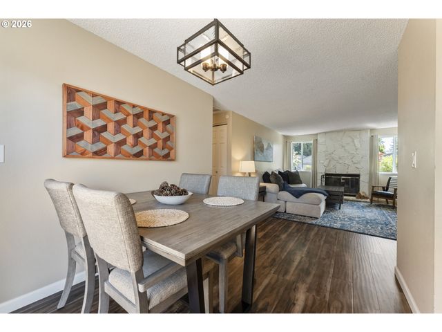 8315 Sw LA MANCHA Ct, Portland, OR 97224
