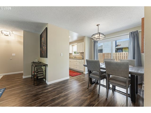 8315 Sw LA MANCHA Ct, Portland, OR 97224