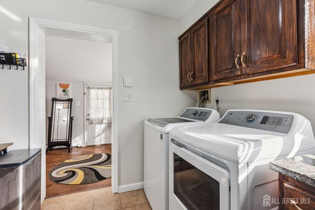 41 Pinetree Drive, Sayreville, NJ 08859