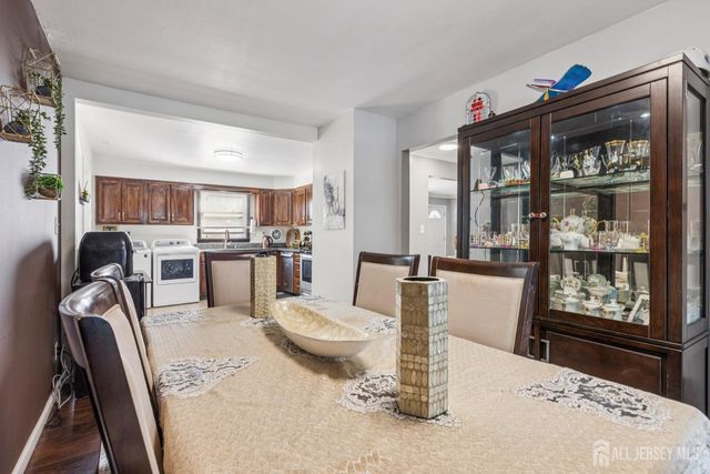 41 Pinetree Drive, Sayreville, NJ 08859