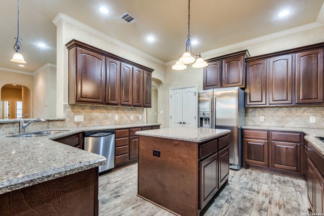 110 EVANS OAK LN, San Antonio, TX 78260