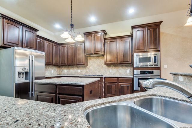 110 EVANS OAK LN, San Antonio, TX 78260