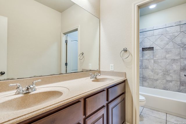 110 EVANS OAK LN, San Antonio, TX 78260
