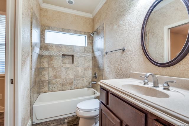 110 EVANS OAK LN, San Antonio, TX 78260