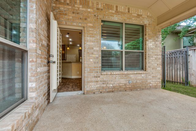110 EVANS OAK LN, San Antonio, TX 78260