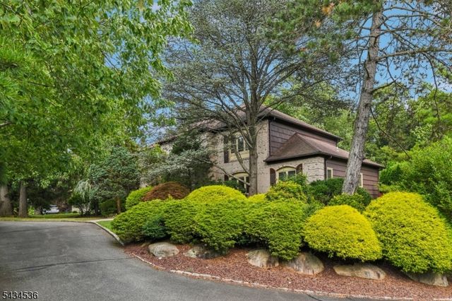 12 Sandalwood Dr, Livingston Twp., NJ 07039
