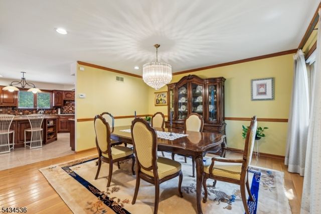 12 Sandalwood Dr, Livingston Twp., NJ 07039