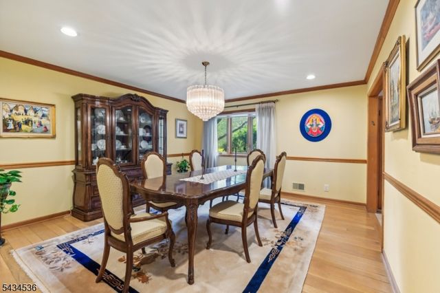 12 Sandalwood Dr, Livingston Twp., NJ 07039