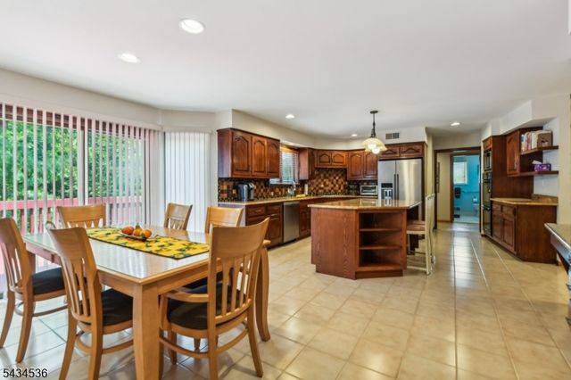 12 Sandalwood Dr, Livingston Twp., NJ 07039