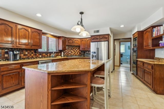 12 Sandalwood Dr, Livingston Twp., NJ 07039