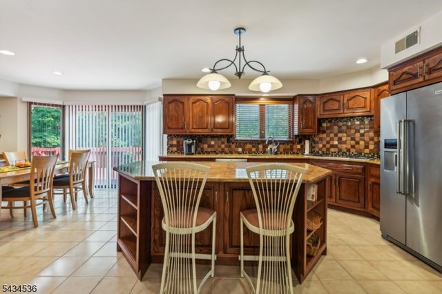 12 Sandalwood Dr, Livingston Twp., NJ 07039