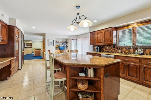 12 Sandalwood Dr, Livingston Twp., NJ 07039