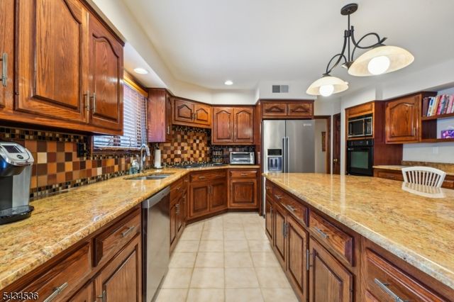 12 Sandalwood Dr, Livingston Twp., NJ 07039