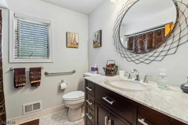 12 Sandalwood Dr, Livingston Twp., NJ 07039