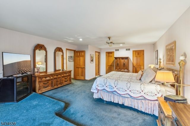 12 Sandalwood Dr, Livingston Twp., NJ 07039