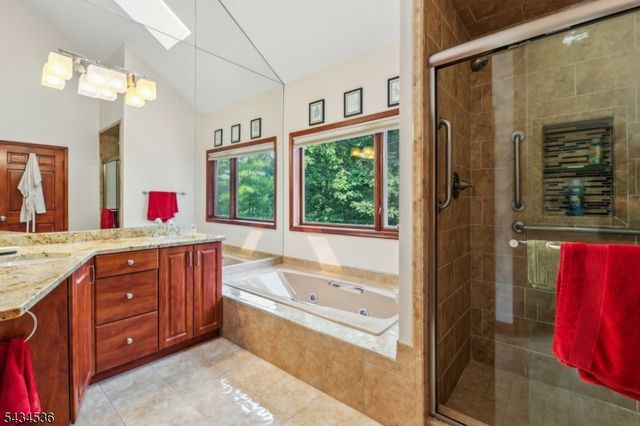 12 Sandalwood Dr, Livingston Twp., NJ 07039