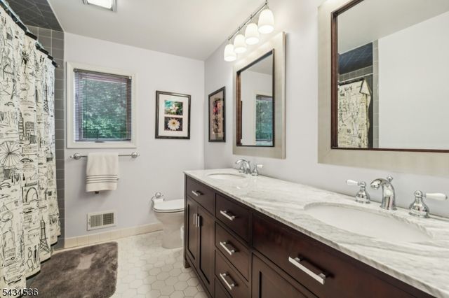 12 Sandalwood Dr, Livingston Twp., NJ 07039
