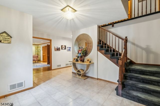 12 Sandalwood Dr, Livingston Twp., NJ 07039