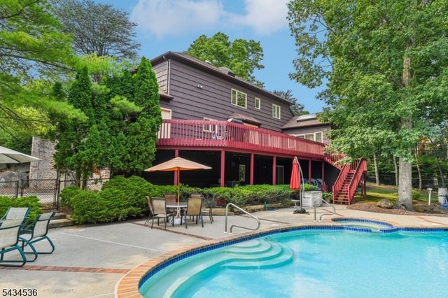 12 Sandalwood Dr, Livingston Twp., NJ 07039