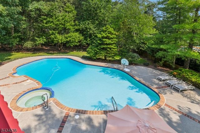 12 Sandalwood Dr, Livingston Twp., NJ 07039