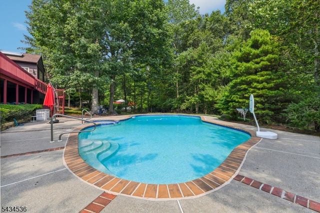 12 Sandalwood Dr, Livingston Twp., NJ 07039