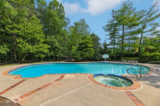 12 Sandalwood Dr, Livingston Twp., NJ 07039