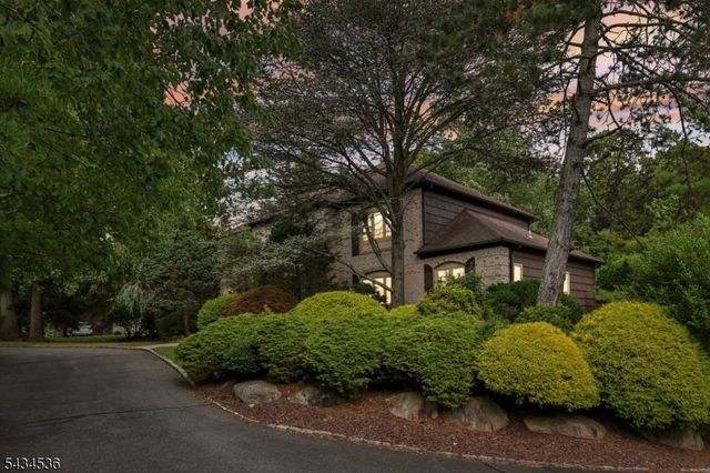 12 Sandalwood Dr, Livingston Twp., NJ 07039
