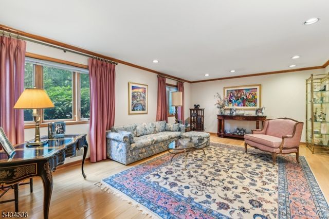 12 Sandalwood Dr, Livingston Twp., NJ 07039