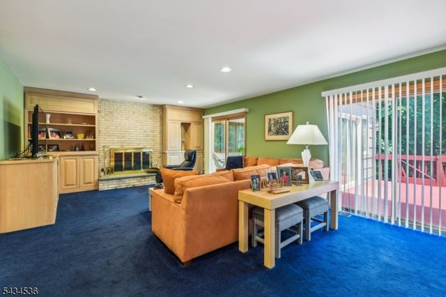 12 Sandalwood Dr, Livingston Twp., NJ 07039