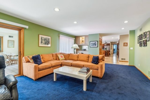 12 Sandalwood Dr, Livingston Twp., NJ 07039