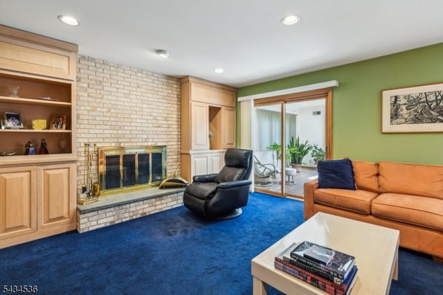 12 Sandalwood Dr, Livingston Twp., NJ 07039