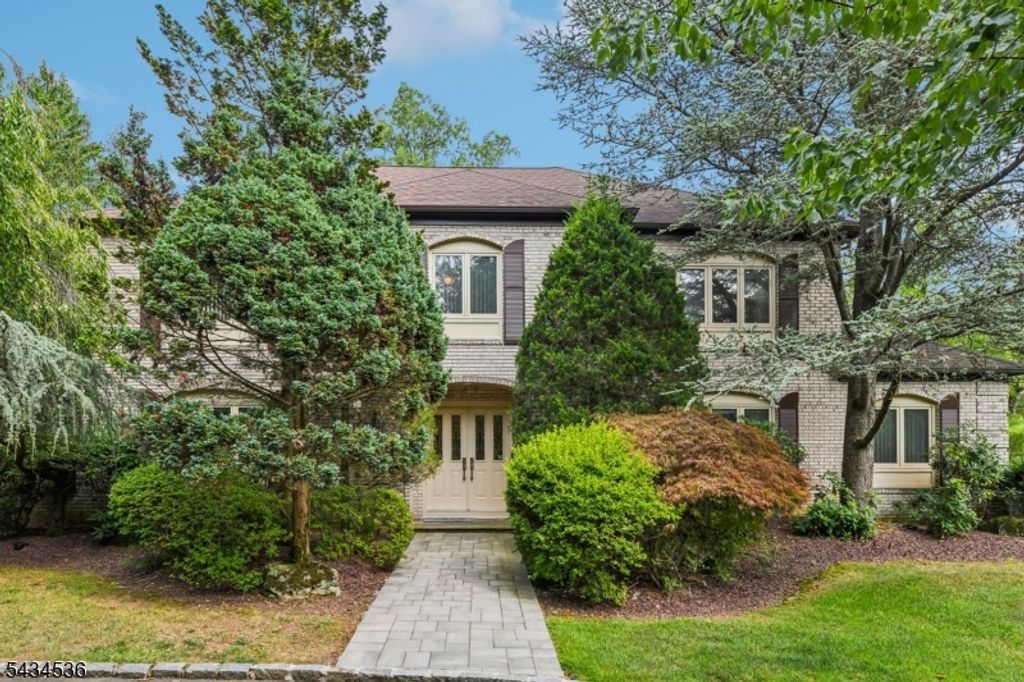12 Sandalwood Dr, Livingston Twp., NJ 07039