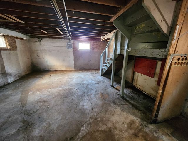 5711 S Mayfield Avenue, Chicago, IL 60638