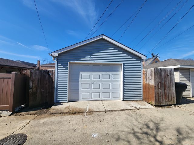 5711 S Mayfield Avenue, Chicago, IL 60638