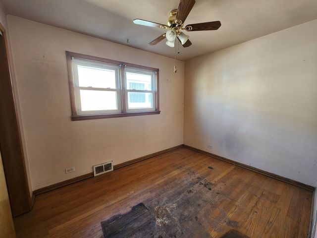 5711 S Mayfield Avenue, Chicago, IL 60638