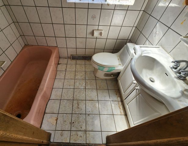 5711 S Mayfield Avenue, Chicago, IL 60638