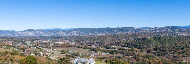 725 Gold Gulch Rd, Ukiah, CA 95482