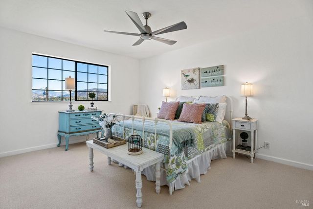 725 Gold Gulch Rd, Ukiah, CA 95482