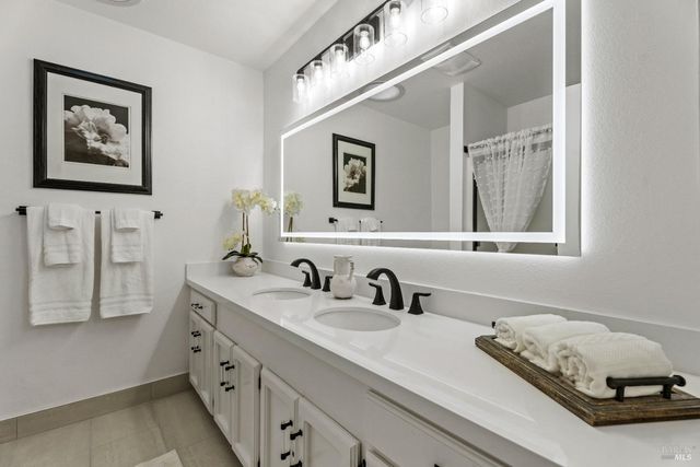 725 Gold Gulch Rd, Ukiah, CA 95482