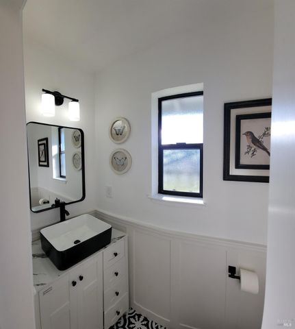 725 Gold Gulch Rd, Ukiah, CA 95482