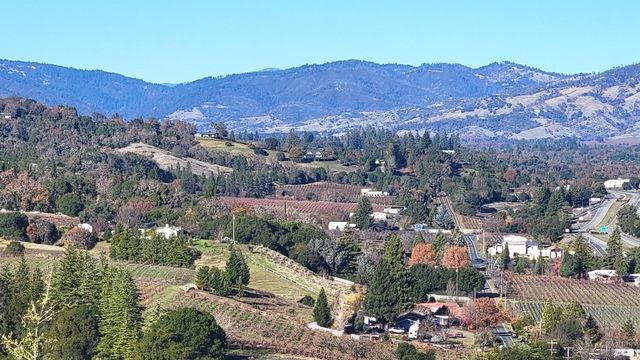 725 Gold Gulch Rd, Ukiah, CA 95482