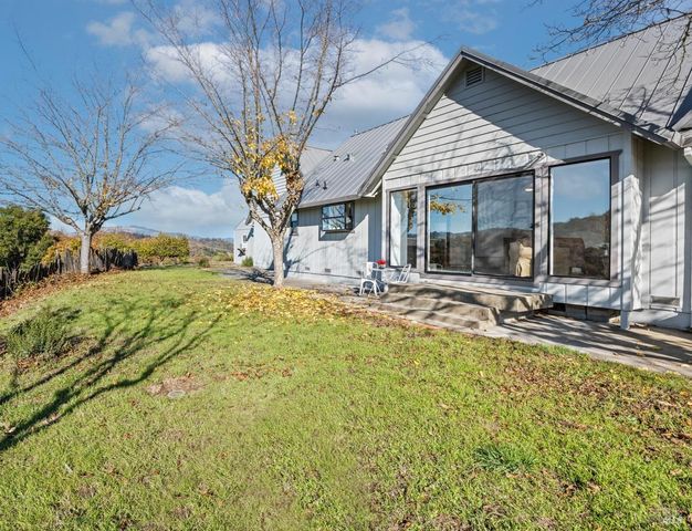 725 Gold Gulch Rd, Ukiah, CA 95482