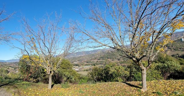 725 Gold Gulch Rd, Ukiah, CA 95482