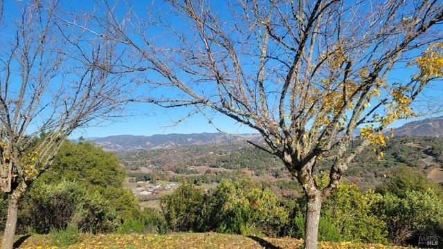 725 Gold Gulch Rd, Ukiah, CA 95482