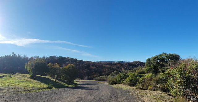 725 Gold Gulch Rd, Ukiah, CA 95482