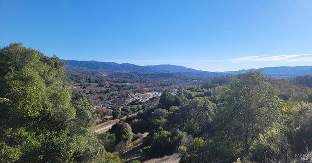 725 Gold Gulch Rd, Ukiah, CA 95482