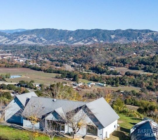 725 Gold Gulch Rd, Ukiah, CA 95482