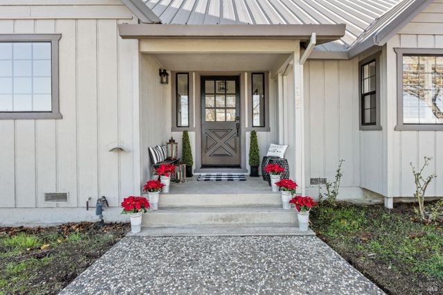 725 Gold Gulch Rd, Ukiah, CA 95482